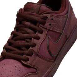 Nike SB Dunk Low Pro City Of Love Burgundy Crush 16 Nike SB Dunk Low Pro City Of Love Burgundy Crush -StreetStyle Aktionshaus aurorafn0619 600phsyd001 1500