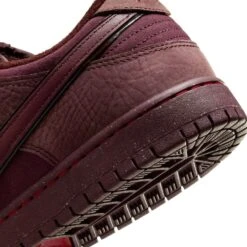 Nike SB Dunk Low Pro City Of Love Burgundy Crush 15 Nike SB Dunk Low Pro City Of Love Burgundy Crush -StreetStyle Aktionshaus aurorafn0619 600phsyd002 1500