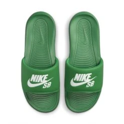 Nike SB Victori One Slide Lucky Green -StreetStyle Aktionshaus dr2018 300 phsuh000 1000