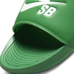 Nike SB Victori One Slide Lucky Green -StreetStyle Aktionshaus dr2018 300 phsyd001 1000